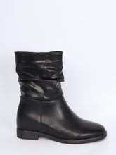 Boots with wrinkle detail